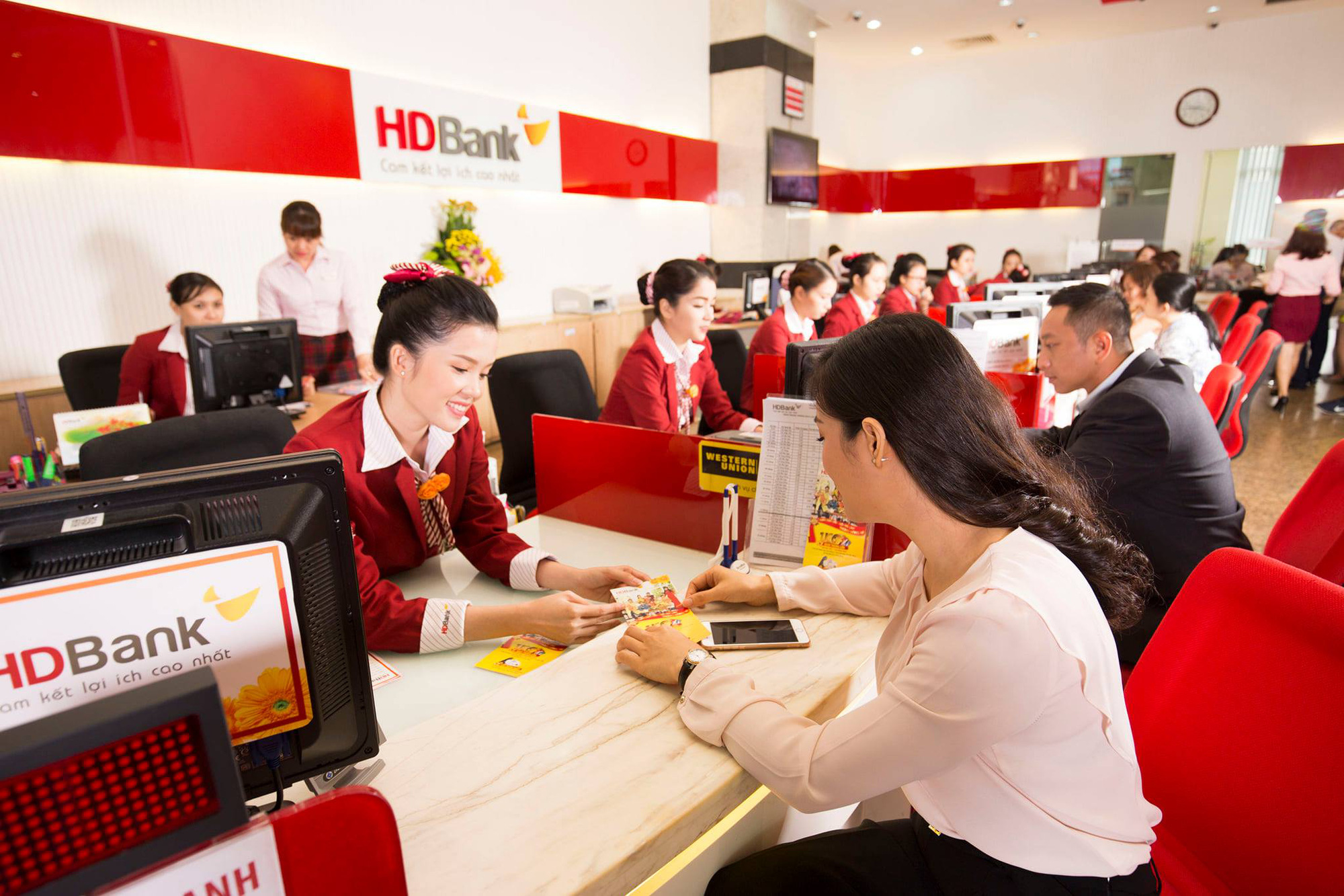 HDBank hỗ trợ cho khách hàng đáo hạn tiền gửi 2 Ảnh: HDBank hỗ trợ cho khách hàng đáo hạn tiền gửi