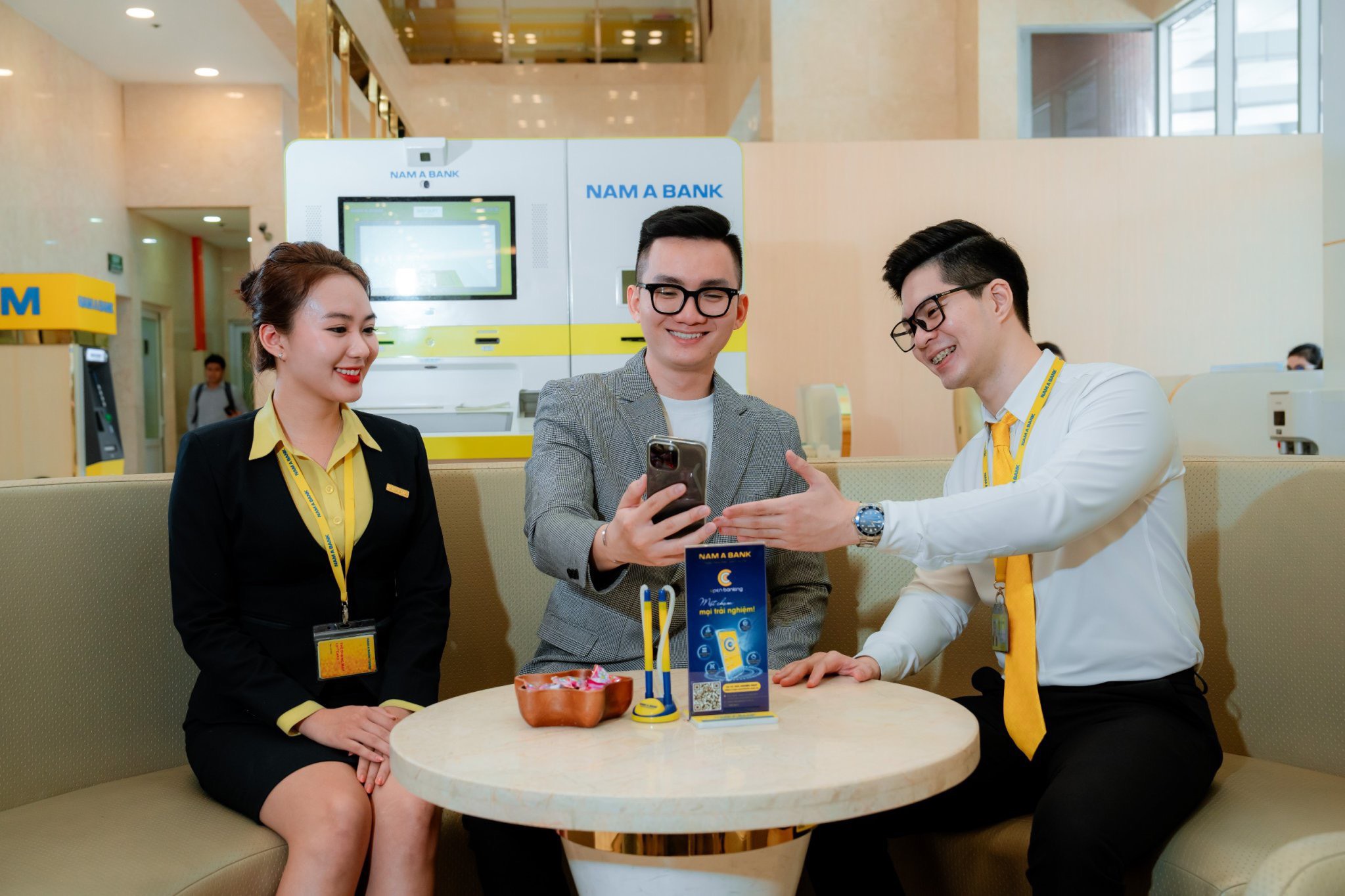 Nam A vuot chi tieu kinh doanh 6 thang 1