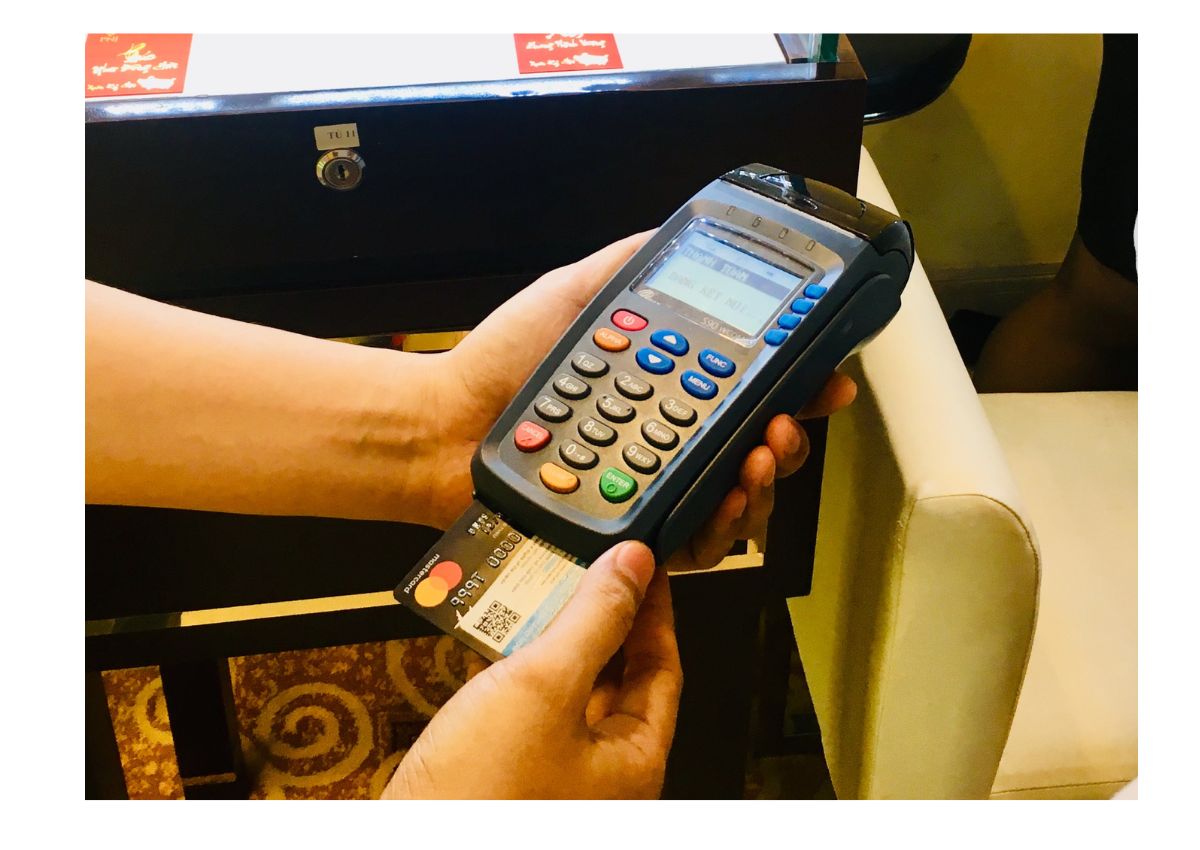 Dịch vụ rút tiền đáo hạn thẻ tín dụng rủi ro lừa đảo 1 Dịch vụ rút tiền đáo hạn thẻ tín dụng rủi ro lừa đảo