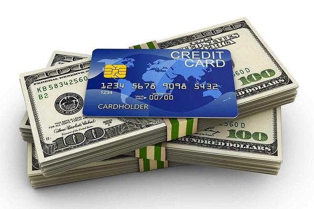 Thẻ tín dụng có rút tiền được không và nên rút hay không?