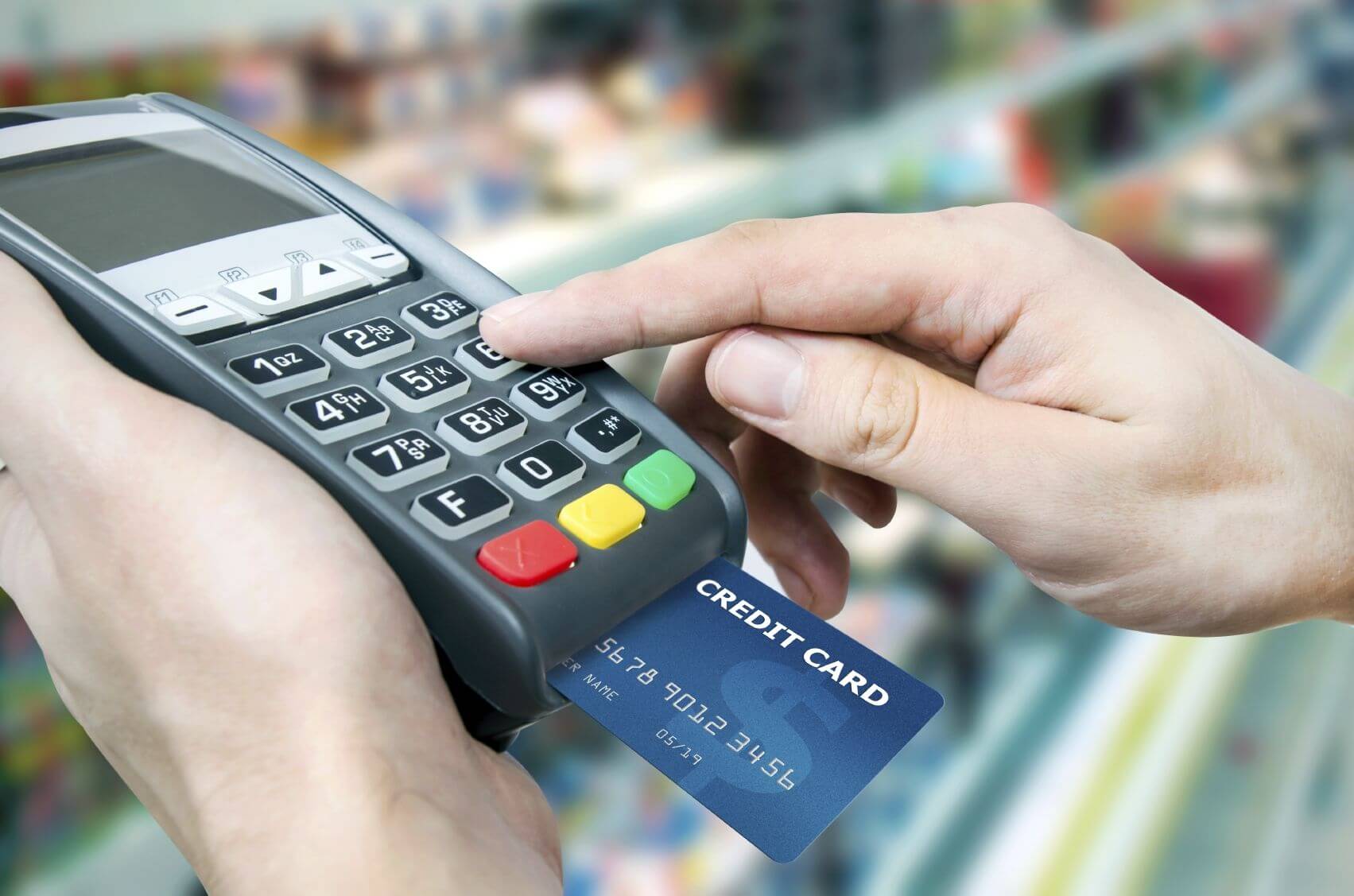 Dùng thẻ tín dụng rút tiền mặt được không?