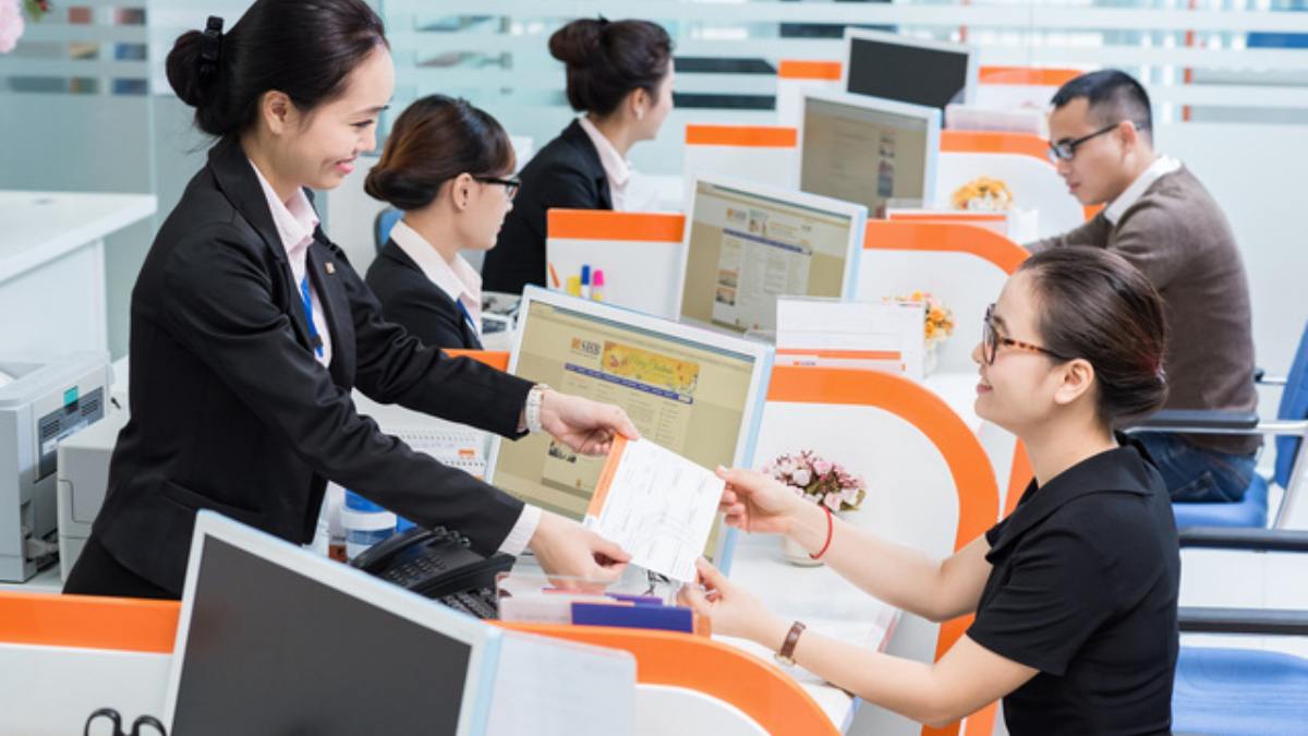 Cách nạp tiền vào tài khoản ngân hàng an toàn, tiện lợi 1 Cách nạp tiền vào ngân hàng tại quầy